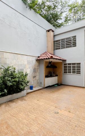 Casa à venda com 350m², 4 quartos e 8 vagasQuintal