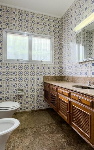 Casa à venda com 350m², 4 quartos e 8 vagasBanheiro da Suíte