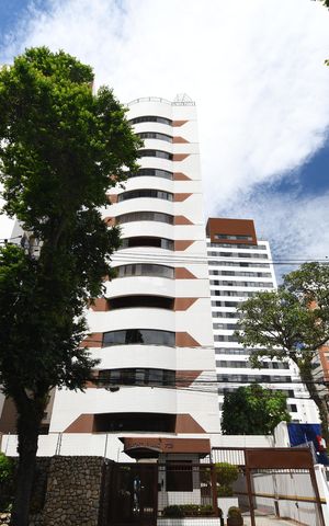 Apartamento à venda com 180m², 4 quartos e 2 vagasFachada e portaria
