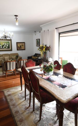 Apartamento à venda com 180m², 4 quartos e 2 vagasSala
