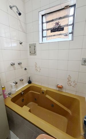 Casa à venda com 165m², 3 quartos e 2 vagas Casa à venda com 165m², 3 quartos e 2 vagasBanheiro Social 2