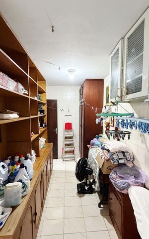 Casa à venda com 165m², 3 quartos e 2 vagas Casa à venda com 165m², 3 quartos e 2 vagasÁrea de Serviço