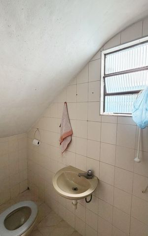 Casa à venda com 165m², 3 quartos e 2 vagas Casa à venda com 165m², 3 quartos e 2 vagasBanheiro de serviço