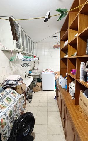 Casa à venda com 165m², 3 quartos e 2 vagas Casa à venda com 165m², 3 quartos e 2 vagasÁrea de Serviço
