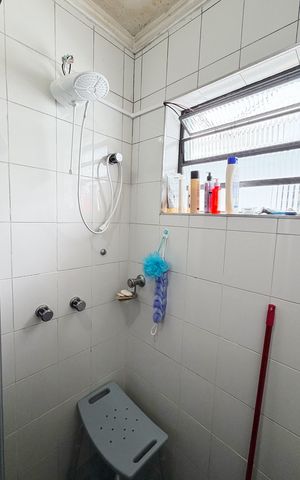Casa à venda com 165m², 3 quartos e 2 vagas Casa à venda com 165m², 3 quartos e 2 vagasBanheiro Social 1