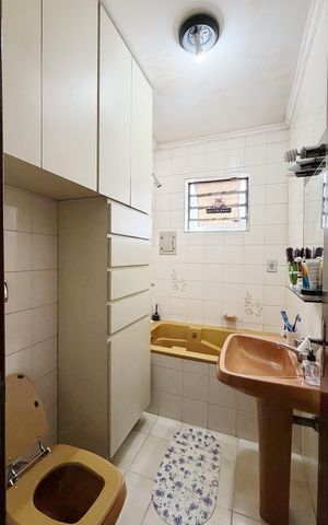 Casa à venda com 165m², 3 quartos e 2 vagas Casa à venda com 165m², 3 quartos e 2 vagasBanheiro Social 2
