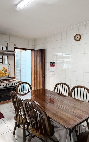 Casa à venda com 165m², 3 quartos e 2 vagas Casa à venda com 165m², 3 quartos e 2 vagasCozinha