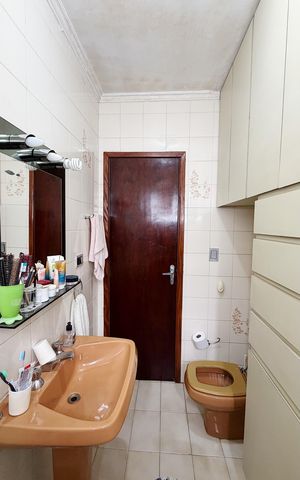 Casa à venda com 165m², 3 quartos e 2 vagas Casa à venda com 165m², 3 quartos e 2 vagasBanheiro Social 2