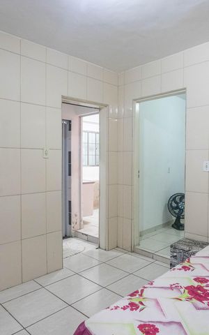 Casa à venda com 242m², 6 quartos e 2 vagas Casa à venda com 242m², 6 quartos e 2 vagasCasa 1 - Quarto 3