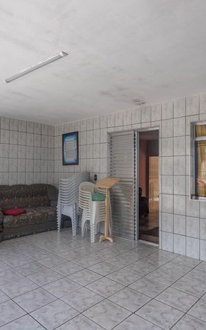 Casa à venda com 242m², 6 quartos e 2 vagas Casa à venda com 242m², 6 quartos e 2 vagasGaragem