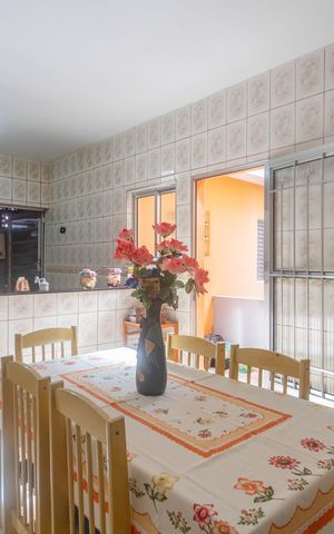 Casa à venda com 242m², 6 quartos e 2 vagas Casa à venda com 242m², 6 quartos e 2 vagasCasa 1 - Cozinha