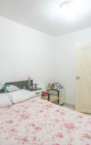 Casa à venda com 242m², 6 quartos e 2 vagas Casa à venda com 242m², 6 quartos e 2 vagasCasa 1 - Quarto 5