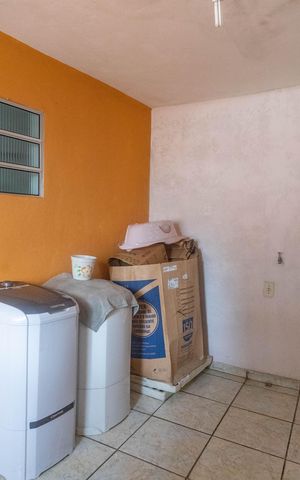 Casa à venda com 242m², 6 quartos e 2 vagas Casa à venda com 242m², 6 quartos e 2 vagasCasa 1 - Área de serviço