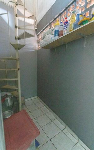 Casa à venda com 242m², 6 quartos e 2 vagas Casa à venda com 242m², 6 quartos e 2 vagasCasa 1 - Deposito