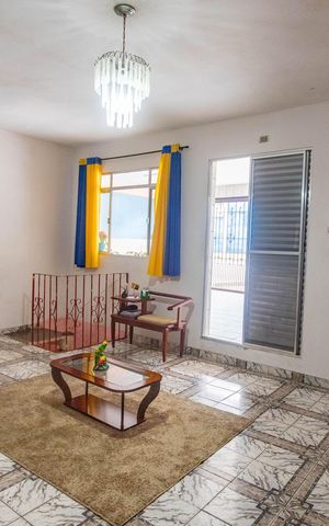 Casa à venda com 242m², 6 quartos e 2 vagas Casa à venda com 242m², 6 quartos e 2 vagasCasa 1 - Sala