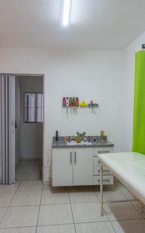 Casa à venda com 242m², 6 quartos e 2 vagas Casa à venda com 242m², 6 quartos e 2 vagasCasa 1 - Quarto 2