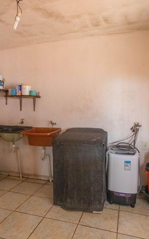 Casa à venda com 242m², 6 quartos e 2 vagas Casa à venda com 242m², 6 quartos e 2 vagasCasa 1 - Área de serviço