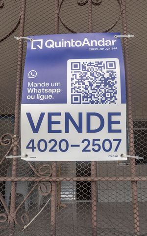 Casa à venda com 242m², 6 quartos e 2 vagas Casa à venda com 242m², 6 quartos e 2 vagasPlaca