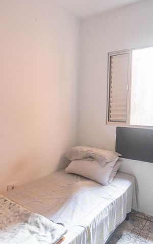 Casa à venda com 242m², 6 quartos e 2 vagas Casa à venda com 242m², 6 quartos e 2 vagasCasa 2 - quarto