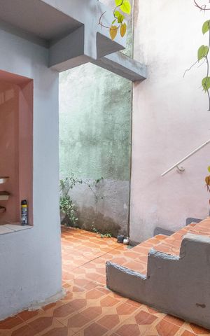 Casa à venda com 242m², 6 quartos e 2 vagas Casa à venda com 242m², 6 quartos e 2 vagasCasa 1 - Hall