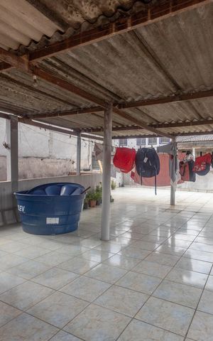 Casa à venda com 242m², 6 quartos e 2 vagas Casa à venda com 242m², 6 quartos e 2 vagasCasa 1 - Terraço