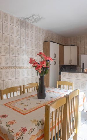 Casa à venda com 242m², 6 quartos e 2 vagas Casa à venda com 242m², 6 quartos e 2 vagasCasa 1 - Cozinha