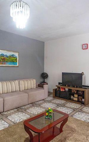 Casa à venda com 242m², 6 quartos e 2 vagas Casa à venda com 242m², 6 quartos e 2 vagasCasa 1 - Sala
