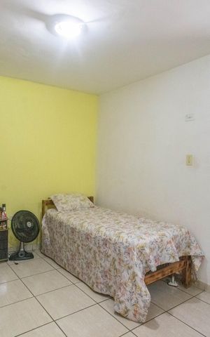 Casa à venda com 242m², 6 quartos e 2 vagas Casa à venda com 242m², 6 quartos e 2 vagasCasa 1 - Quarto 4