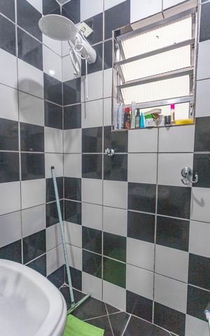 Casa à venda com 242m², 6 quartos e 2 vagas Casa à venda com 242m², 6 quartos e 2 vagasCasa 1 - Banheiro
