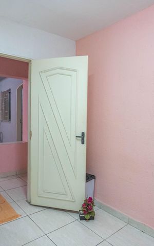 Casa à venda com 242m², 6 quartos e 2 vagas Casa à venda com 242m², 6 quartos e 2 vagasCasa 1 - Quarto 2