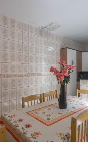 Casa à venda com 242m², 6 quartos e 2 vagas Casa à venda com 242m², 6 quartos e 2 vagasCasa 1 - Cozinha