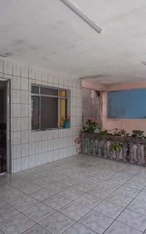 Casa à venda com 242m², 6 quartos e 2 vagas Casa à venda com 242m², 6 quartos e 2 vagasGaragem