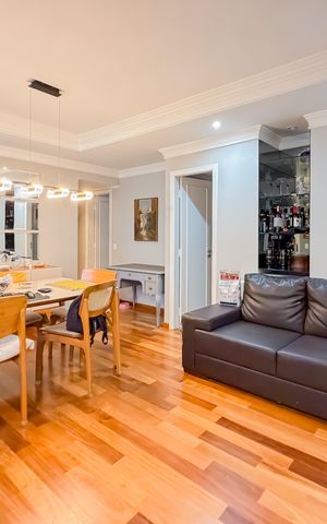 Apartamento à venda com 120m², 3 quartos e 2 vagas Apartamento à venda com 120m², 3 quartos e 2 vagasSala