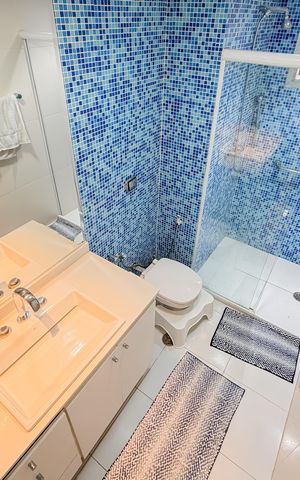 Apartamento à venda com 120m², 3 quartos e 2 vagas Apartamento à venda com 120m², 3 quartos e 2 vagasBanheiro Corredor