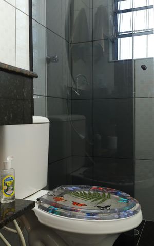 Casa à venda com 350m², 2 quartos e 5 vagasBanheiro 1