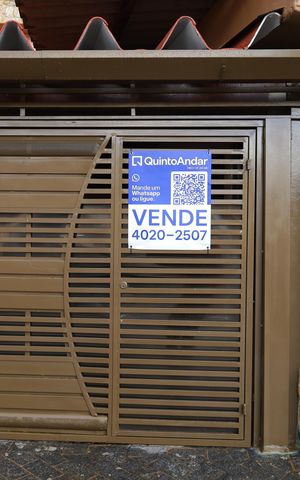 Casa à venda com 350m², 2 quartos e 5 vagasPlaca instalada no portão do imóvel - Código da placa: VGEF-683
