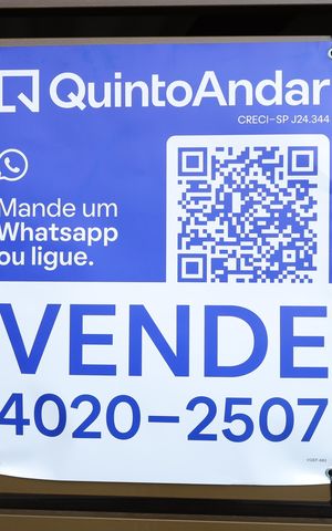 Casa à venda com 350m², 2 quartos e 5 vagasPlaca instalada no portão do imóvel - Código da placa: VGEF-683