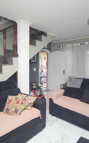 Casa à venda com 180m², 3 quartos e 3 vagasSala