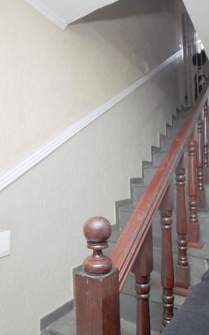 Casa à venda com 180m², 3 quartos e 3 vagasEscada