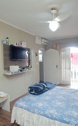 Casa à venda com 180m², 3 quartos e 3 vagasSuite