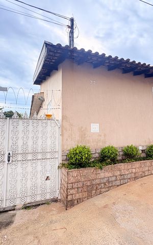 Casa à venda com 250m², 4 quartos e 4 vagasFachada