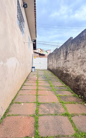 Casa à venda com 250m², 4 quartos e 4 vagasGaragem lateral/Quintal