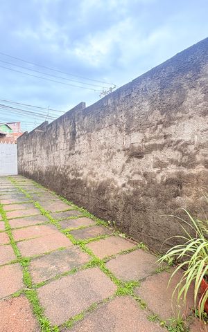 Casa à venda com 250m², 4 quartos e 4 vagasGaragem lateral/Quintal