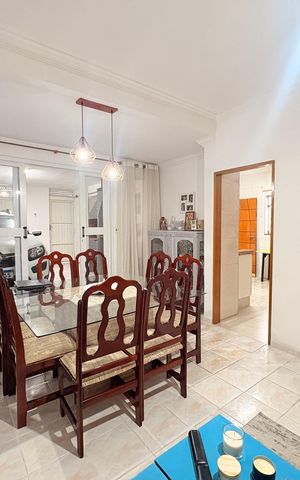 Casa à venda com 250m², 4 quartos e 4 vagasSala
