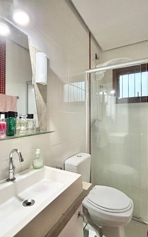 Casa à venda com 120m², 3 quartos e 2 vagas Casa à venda com 120m², 3 quartos e 2 vagasBanheiro