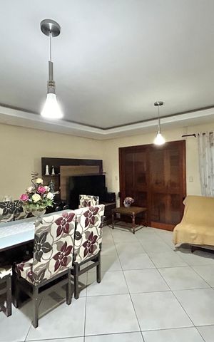Casa à venda com 120m², 3 quartos e 2 vagas Casa à venda com 120m², 3 quartos e 2 vagasSala