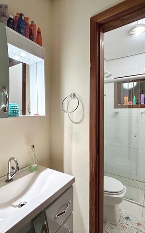 Casa à venda com 120m², 3 quartos e 2 vagas Casa à venda com 120m², 3 quartos e 2 vagasBanheiro