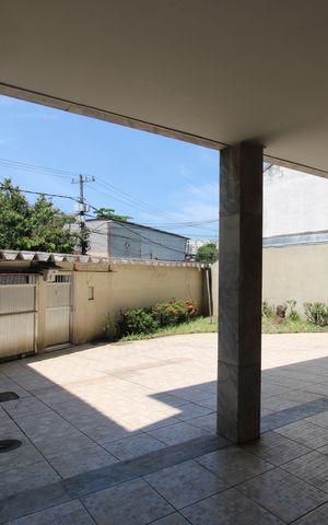 Casa à venda com 650m², 3 quartos e 4 vagasQuintal