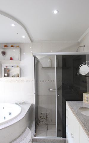 Casa à venda com 650m², 3 quartos e 4 vagasBanheiro da suíte