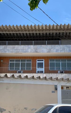 Casa à venda com 650m², 3 quartos e 4 vagas Casa à venda com 650m², 3 quartos e 4 vagasFachada